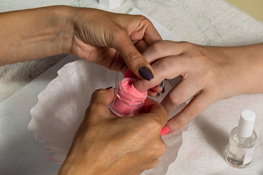 There are several reasons causing your nails to hurt after dip powder