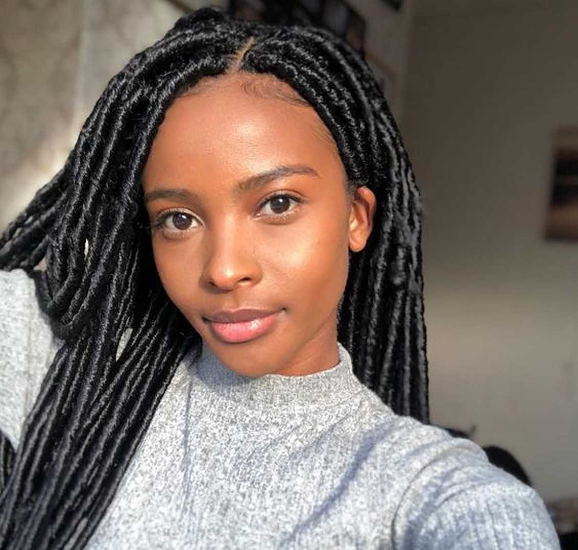 You may go for faux locs braids if your hair is prone to frizz up.